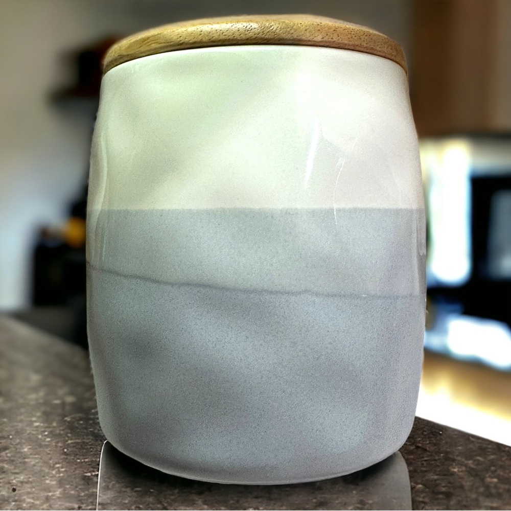 DOWAN Kitchen Canister for Countertop, Ceramic Food Storage Jar 27 Fl Oz  (New)